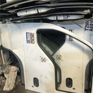 Isuzu NPR old model manual door assembly